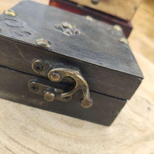 Scatolina in Legno Marrone Scuro – Scrigno Elegante per Bomboniere, Gioielli e Porta Fedi